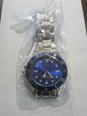 Blue Dial Silver-Tone Quartz Watch